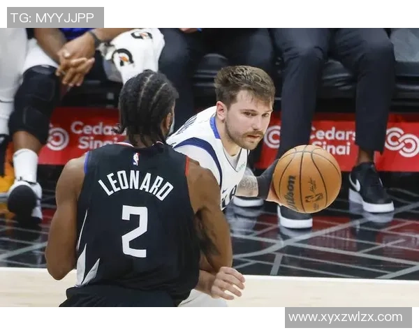 快船与独行侠季后赛首战激战正酣球迷期待精彩对决